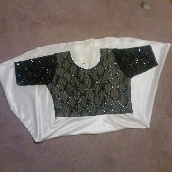 A woman dress block and white color custom made. - Picture 2 of 7